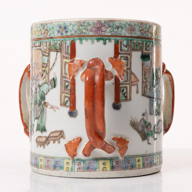 A Chinese three handle porcelain jar, late Qing dynasty, 19th century.