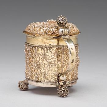 A Swedish late 17th century parcel-gilt filigree miniature tankard, mark Johan Fridrich Straub, Karlstad (1674-1713).