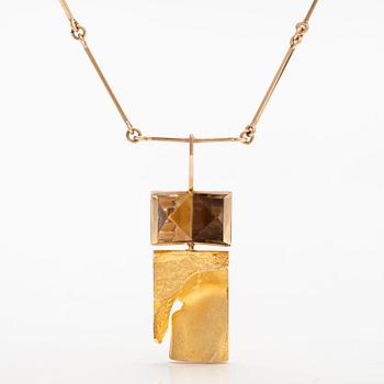 BJÖRN WECKSTRÖM HALSBAND "Narcissos", 14K guld, rökkvarts och bergskristall. Lapponia 1970.