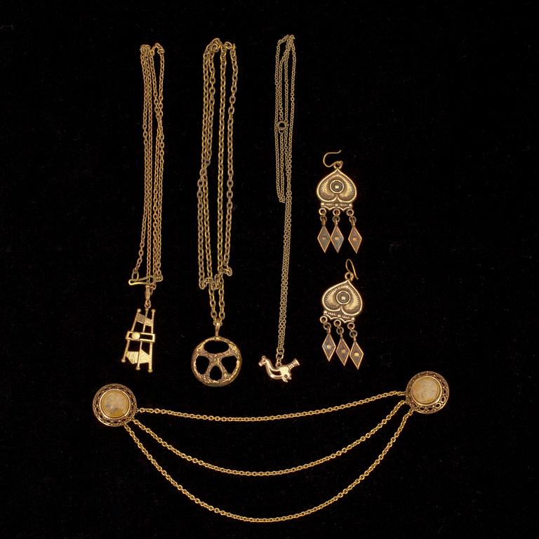 SMYCKEN, 5 st, brons, bl.a. Kalevala Koru. 1900-talets senare hälft.