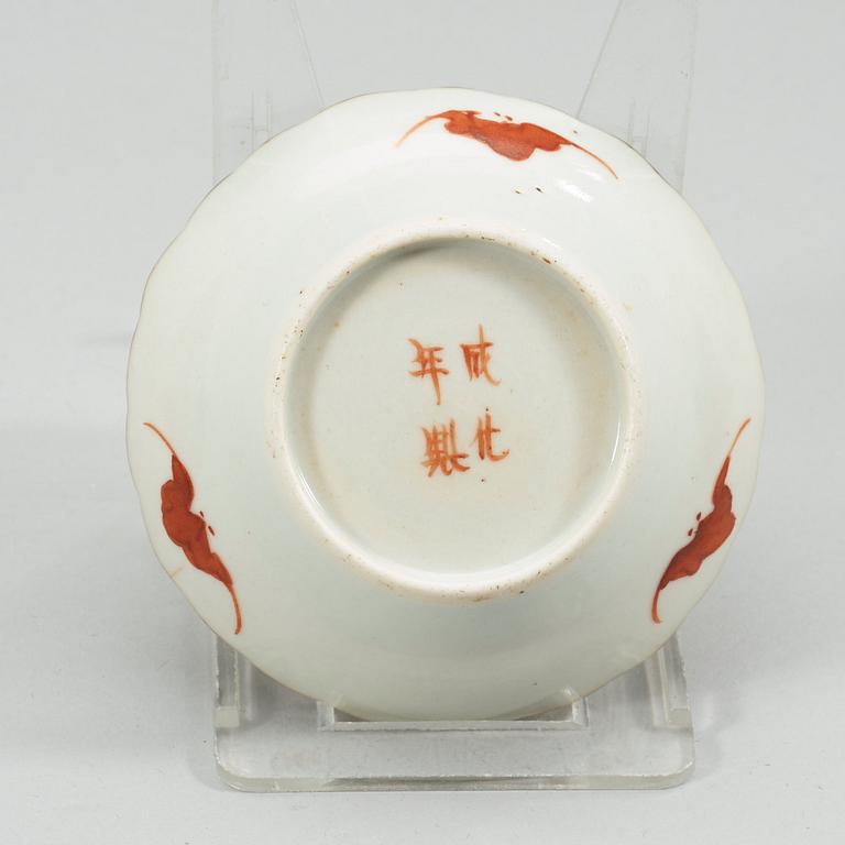 A set with six dishes and 10 small bowls, late Qing dynasty (1644-1912), four character Chenghua mark in red to base.