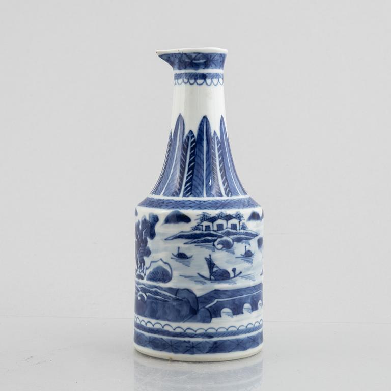 A blue and white bowl and bottle, China, Qing dynasty, 19th century.