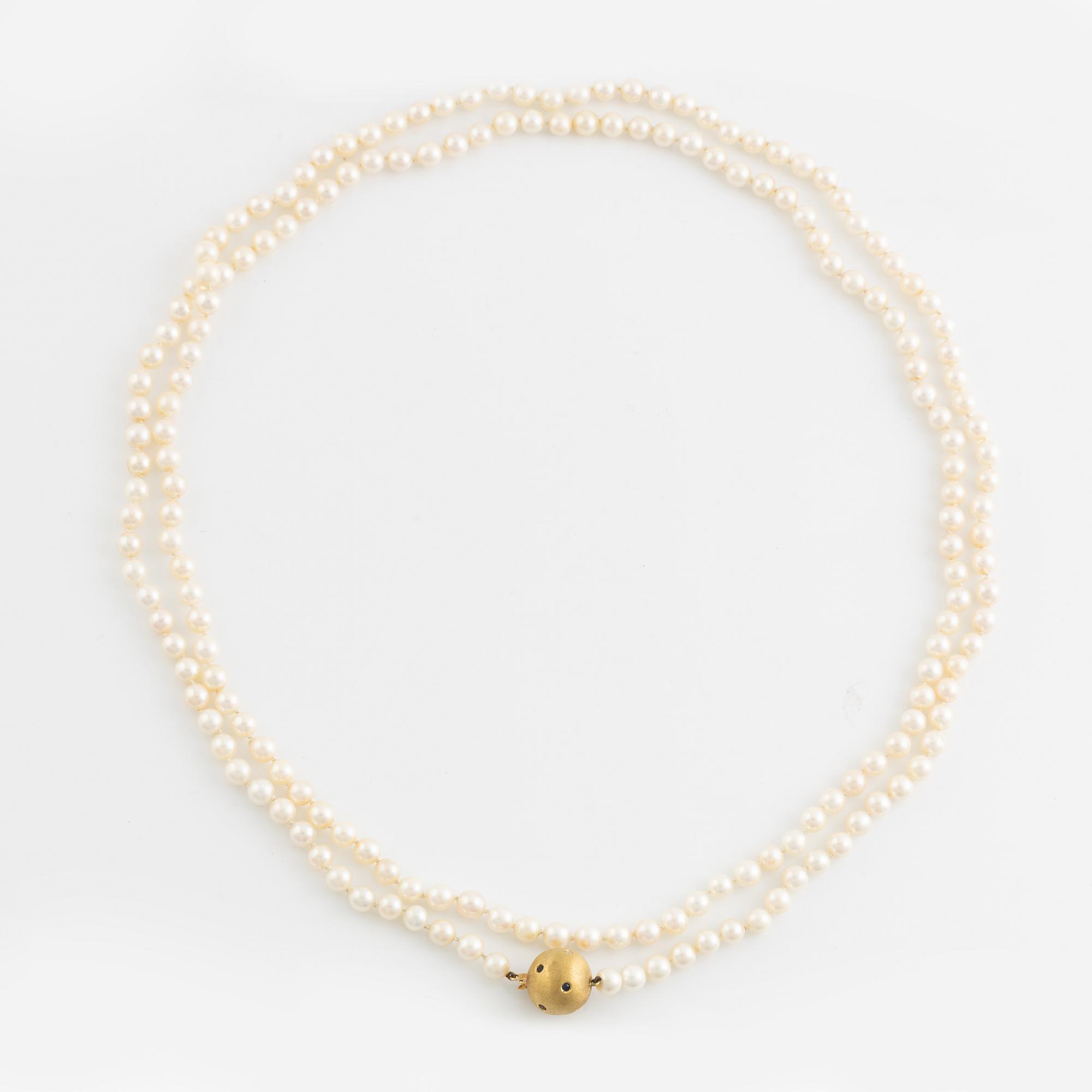 Cultured pearl necklace, clasp 18K gold with small emeralds, rubies, sapphires and brilliant cut diamonds.