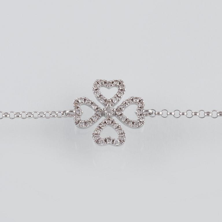 ARMBAND, 18K vitguld med briljantslipade diamanter. Vikt 1,4 gram.