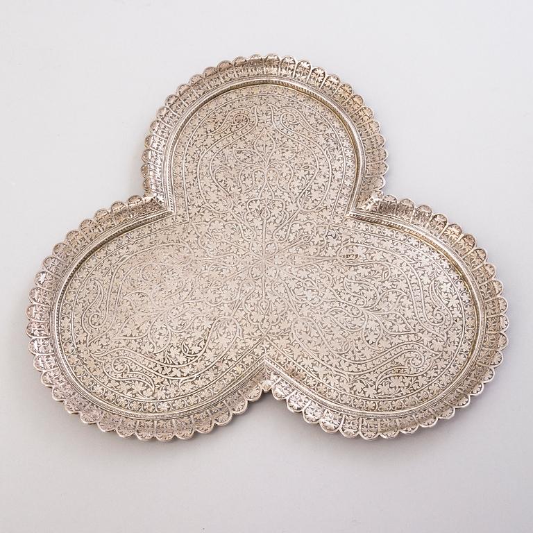 BRICKA med TEKANNA och SOCKERSKÅL, silver, finska kontrollstämplar Harry Bergman, Helsingfors 1964.