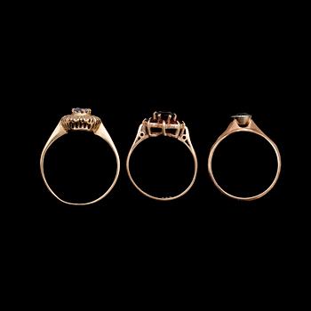 RINGAR, 2+1st, 14k resp 18k guld med bla  små briljantslipade diamanter. Tot vikt 4,7 resp 2,6g.