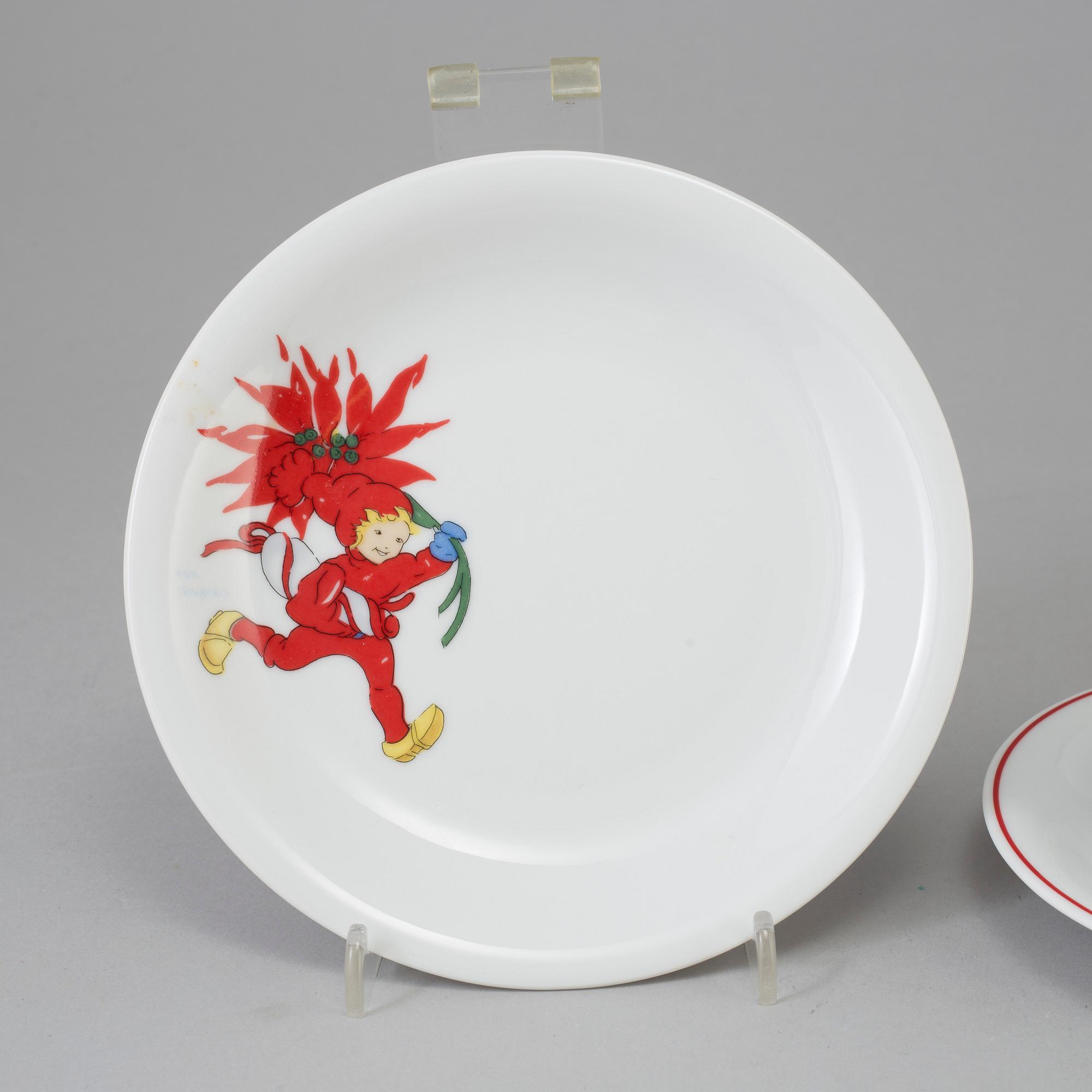 A 20th century set of 24 pices earthenware tableware, "Tomtejul", Aina Stenberg, Rörstrand.