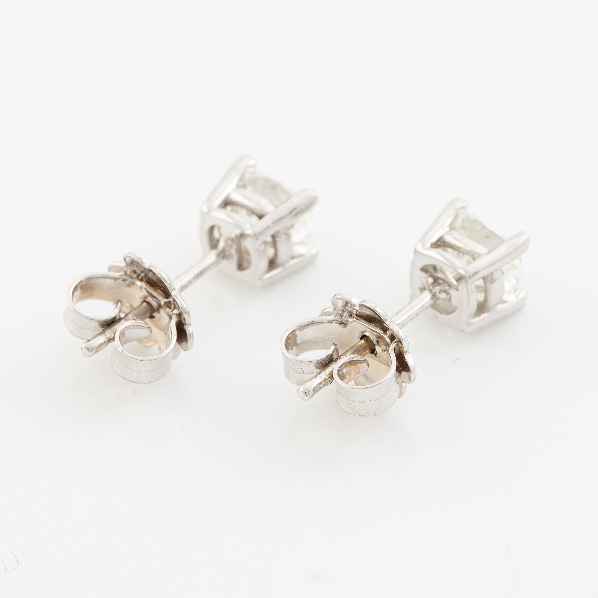Earrings, a pair, 18K white gold with cushion-cut diamonds totalling 1.44 ct, accompanied by GIA dossier.