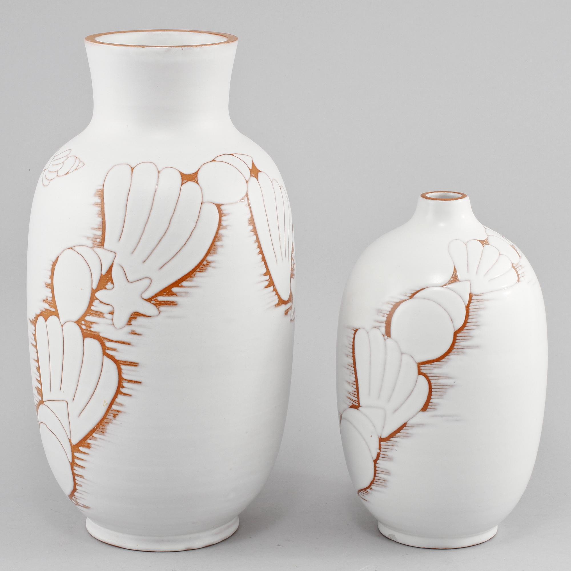 VASER, 2 st, glaserat lergods, Anna-Lisa Thomson, Upsala-Ekeby, omkring 1900-talets mitt.