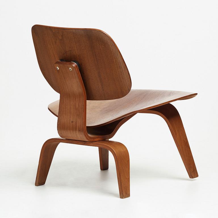 Charles & Ray Eames, a "LCW" chair, Evans Products Co USA, 1940's.