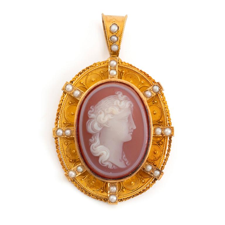An 18K gold and hardstone cameo pendant/brooch set with pearls.