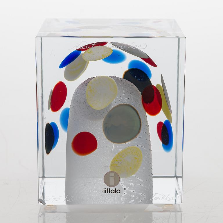 Oiva Toikka, annual glass cube 2003, signed Oiva Toikka, Nuutajärvi 2003, 375/2000.