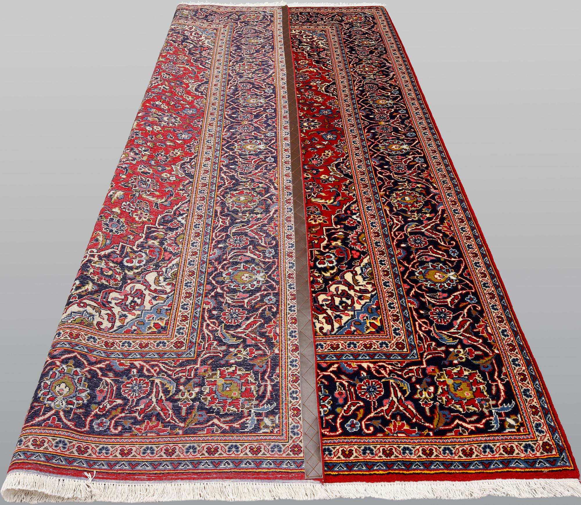 A Keshan carpet, approx. 318 x 202 cm.