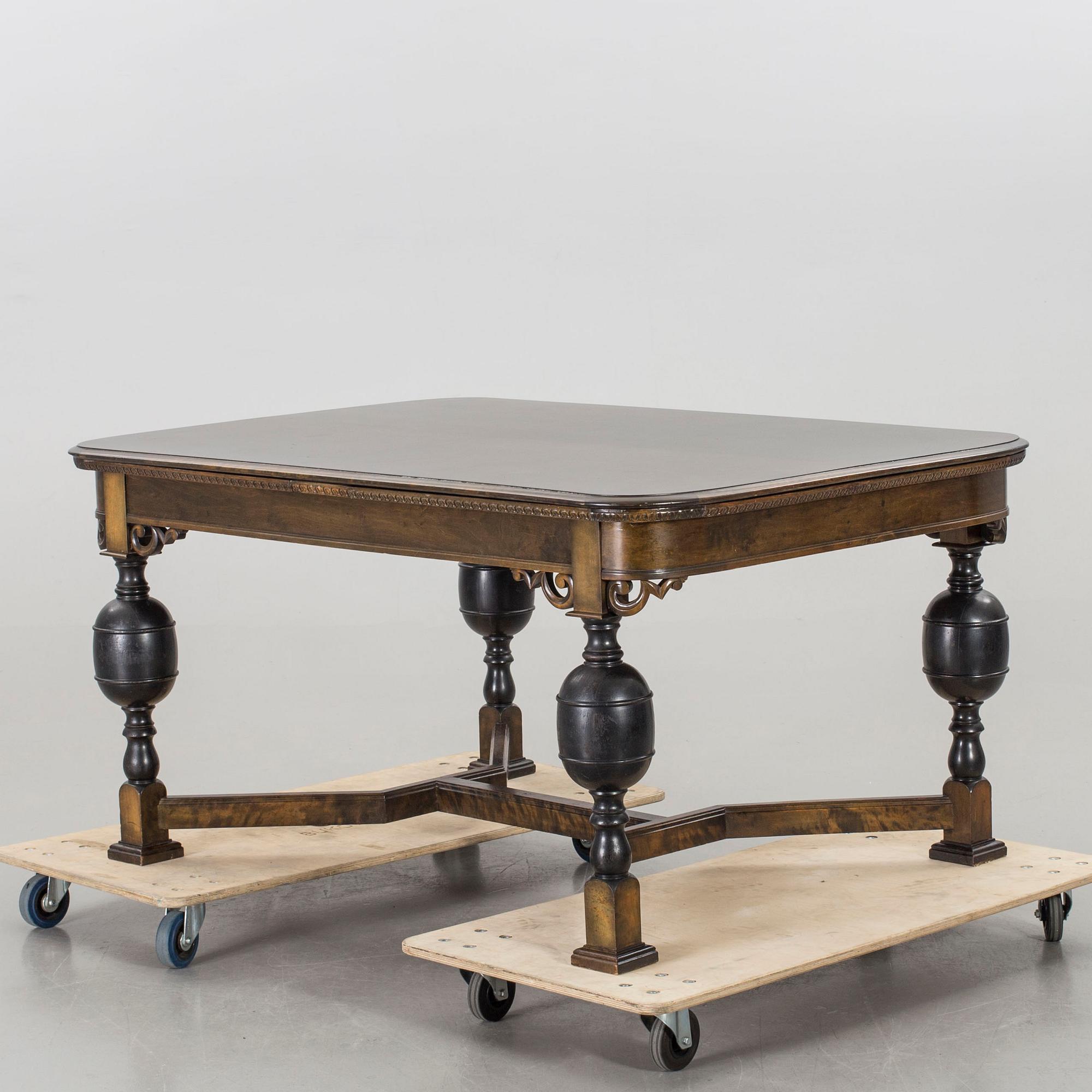 MATBORD, barockstil,  brickmärkt E. Pettersson Gefle Möbleringsaffär, 1930-tal.