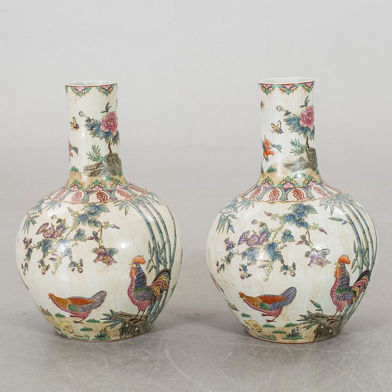 A pair vases, China, modern manufactory.