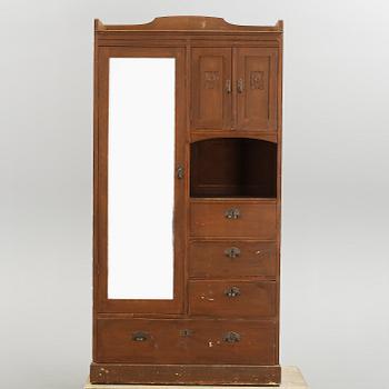 KLÄDSKÅP, jugend, 1900-talets början.