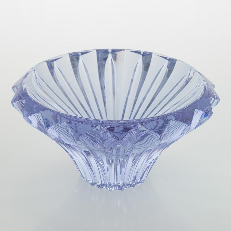 Aimo Okkolin, a "Terälehdet" (Petals) bowl signed Aimo Okkolin Riihimäen Lasi Oy.
