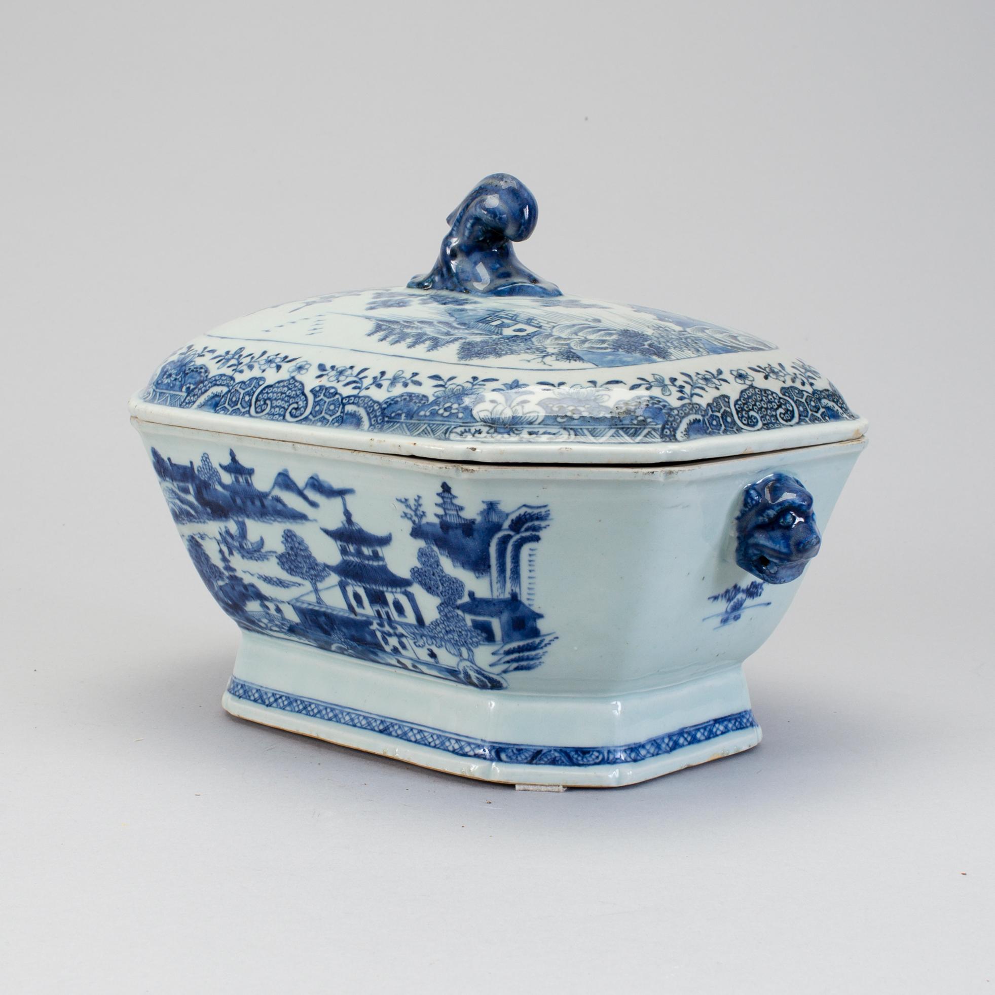 A Qianlong porcelain tureen, China 1736-1795.