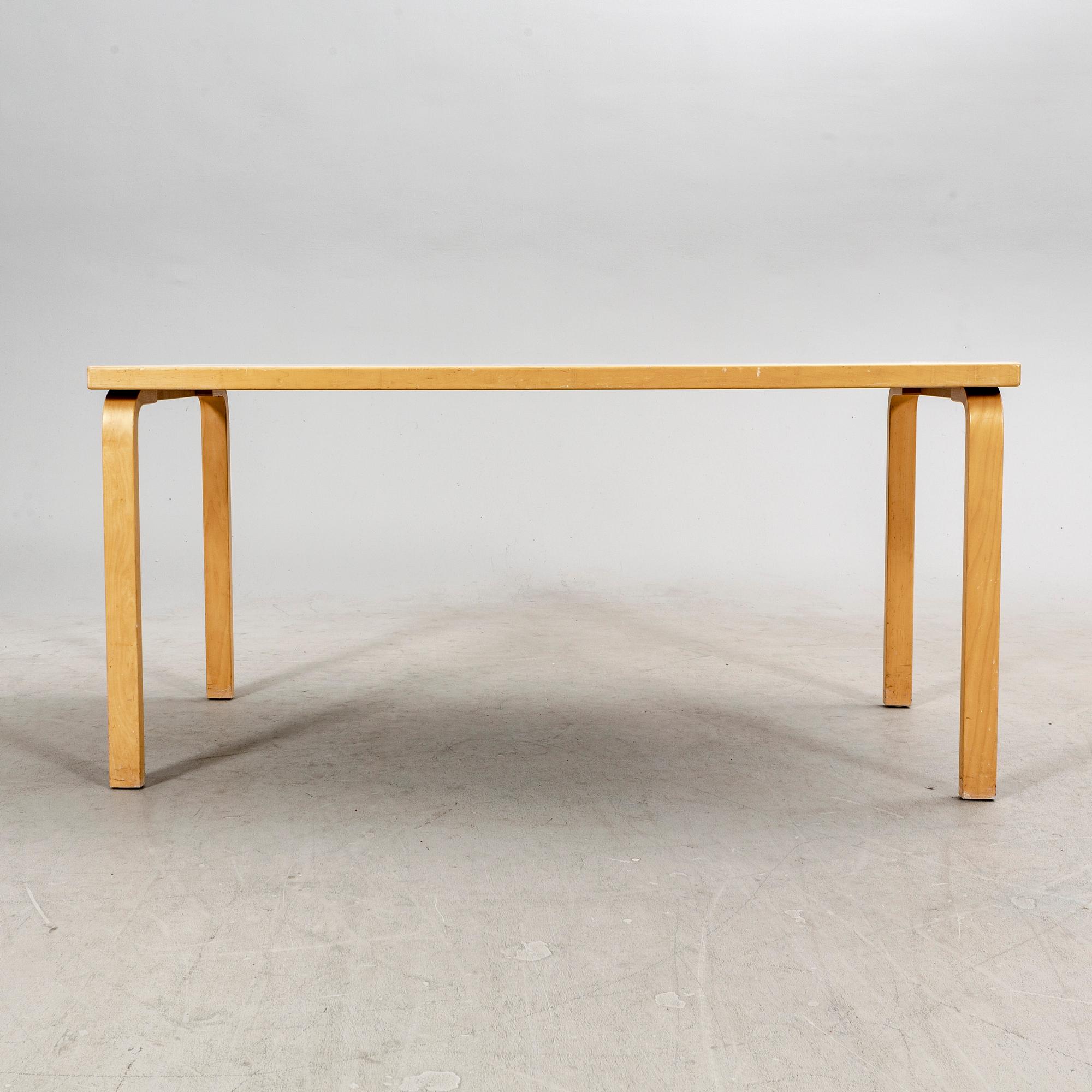 Alvar Aalto,  bord modell 81b Finland 2000-tal.