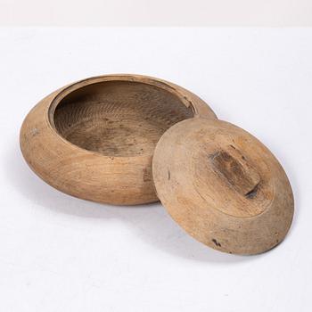 Svarvaskar, fem stycken, allmoge, 1800-tal.