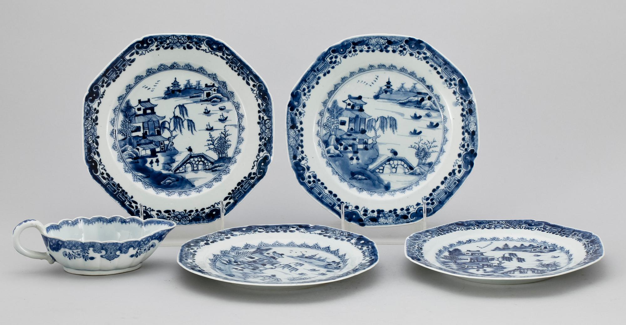 TALLRIKAR, 4 st, samt SÅSSNIPA, porslin, Kina, 1700-tal.
