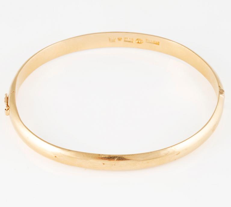 ARMRING, 18K guld, Ossner & Larsson, Göteborg, 1958. Vikt 30,5 gram.