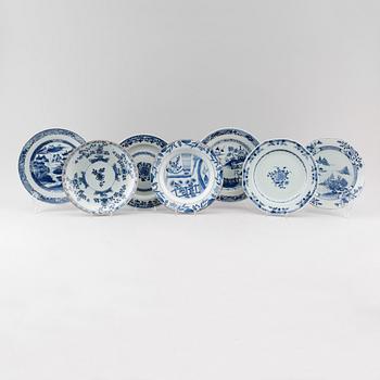 TALLRIKAR, 7 st, olika, porslin, Kina, 1700-tal.