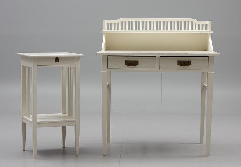 SKRIVBORD samt PIEDESTAL, 1900-talets första hälft.