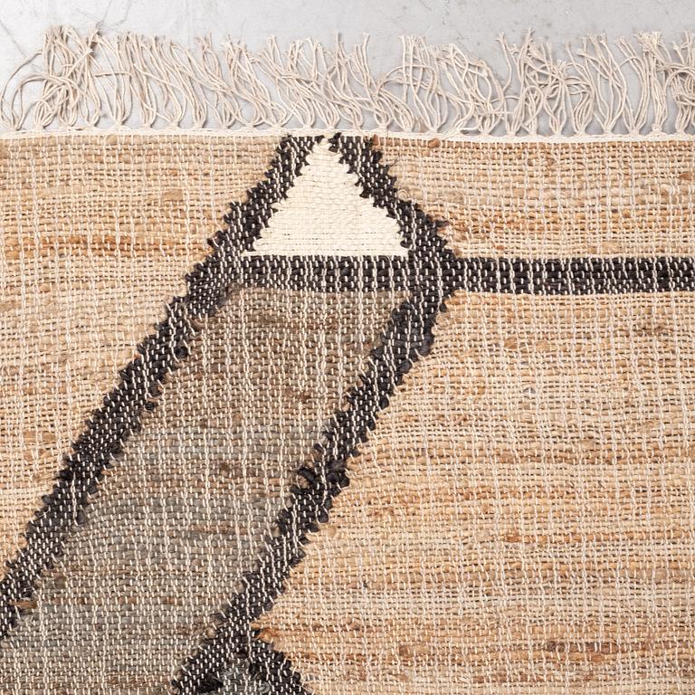 Matta, slätväv, ca  250 x 179 cm.