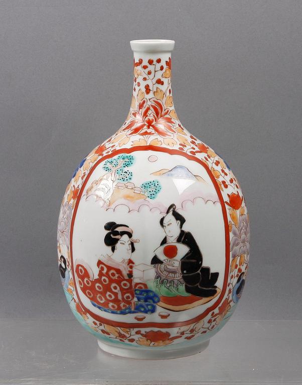 FLASKA, porslin, Japan. 1800-tal.