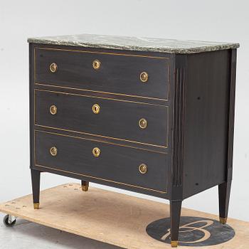 Chest of drawers, Gustavian style, 20th century.