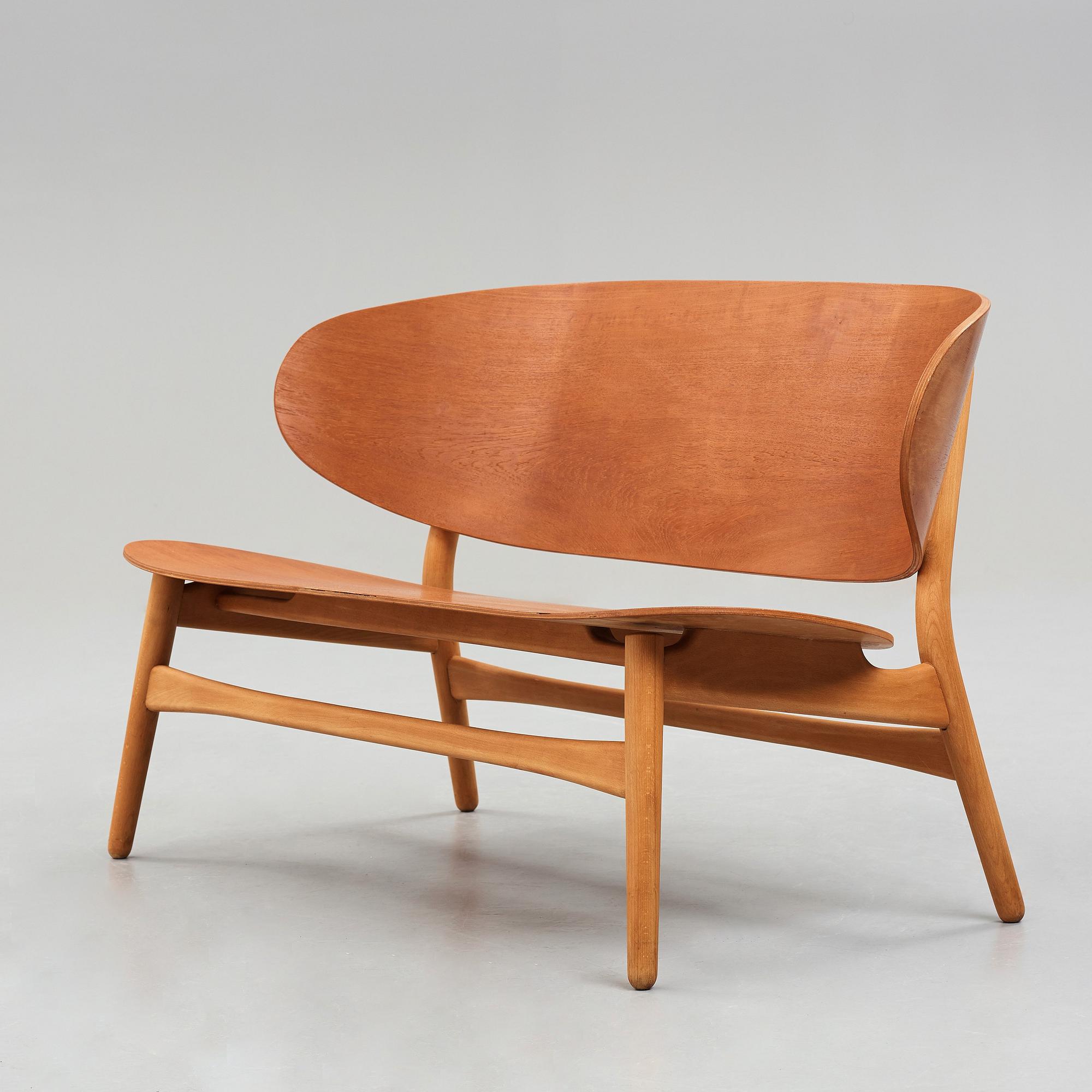 HANS J WEGNER, "Skalsæt", soffa, stol och bord, Fritz Hansen, Danmark 1950-tal.