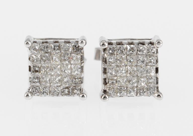 A pair of diamond earstuds, app. tot. 0.50 cts.