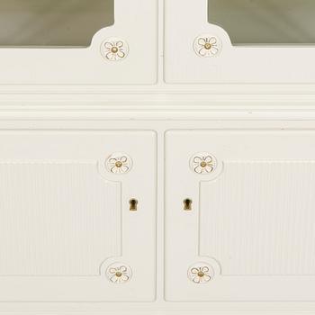 Matsalsskåp, gustaviansk stil, 1900-talets andra hälft.