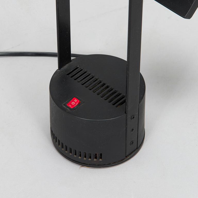 Richard Sapper, pöytävalaisinpari, "Tizio", Artemide, Italia.