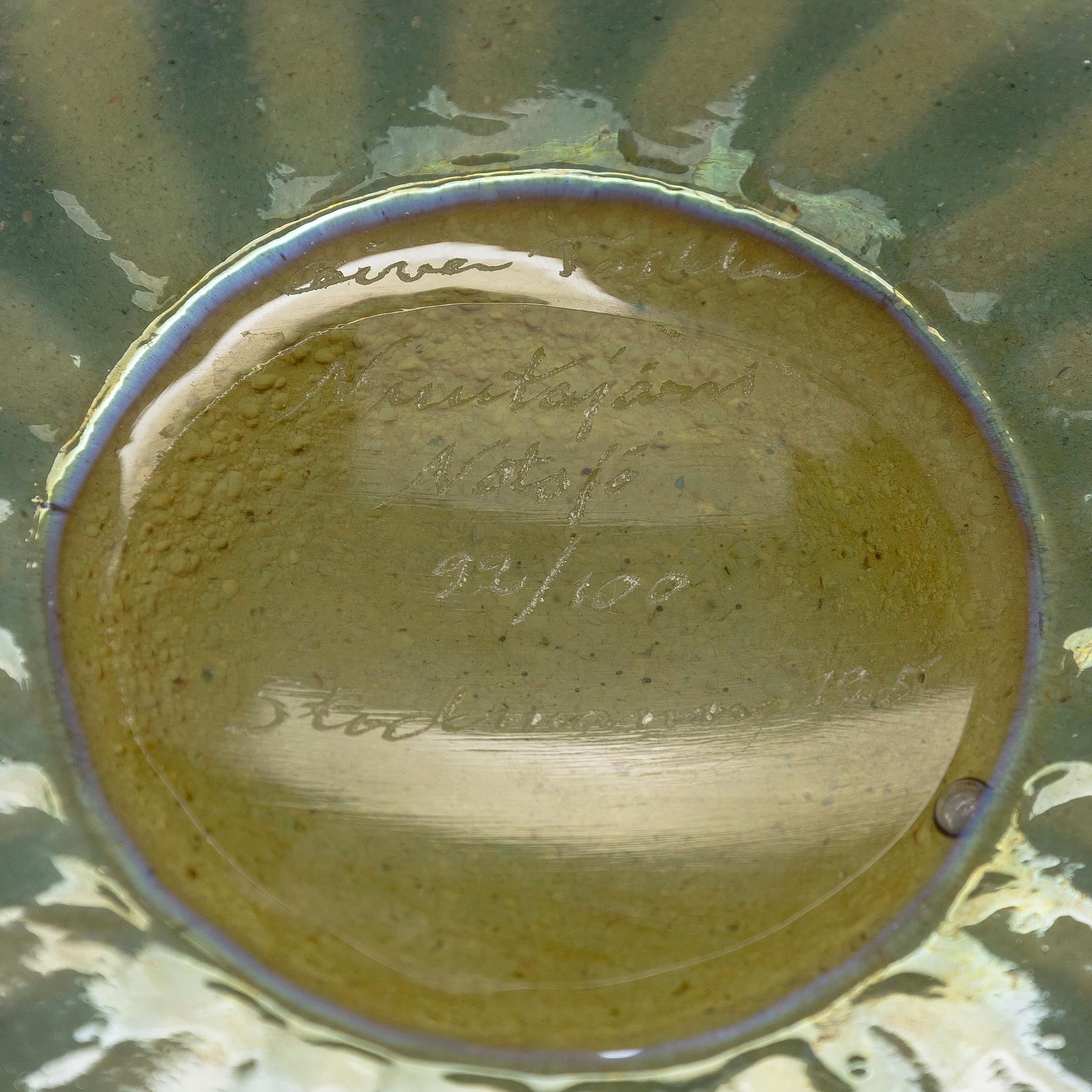 Oiva Toikka, Bowl, Pro Arte series. Signed Oiva Toikka Nuutajärvi Notsjö, 92/100, Stockmann 125.