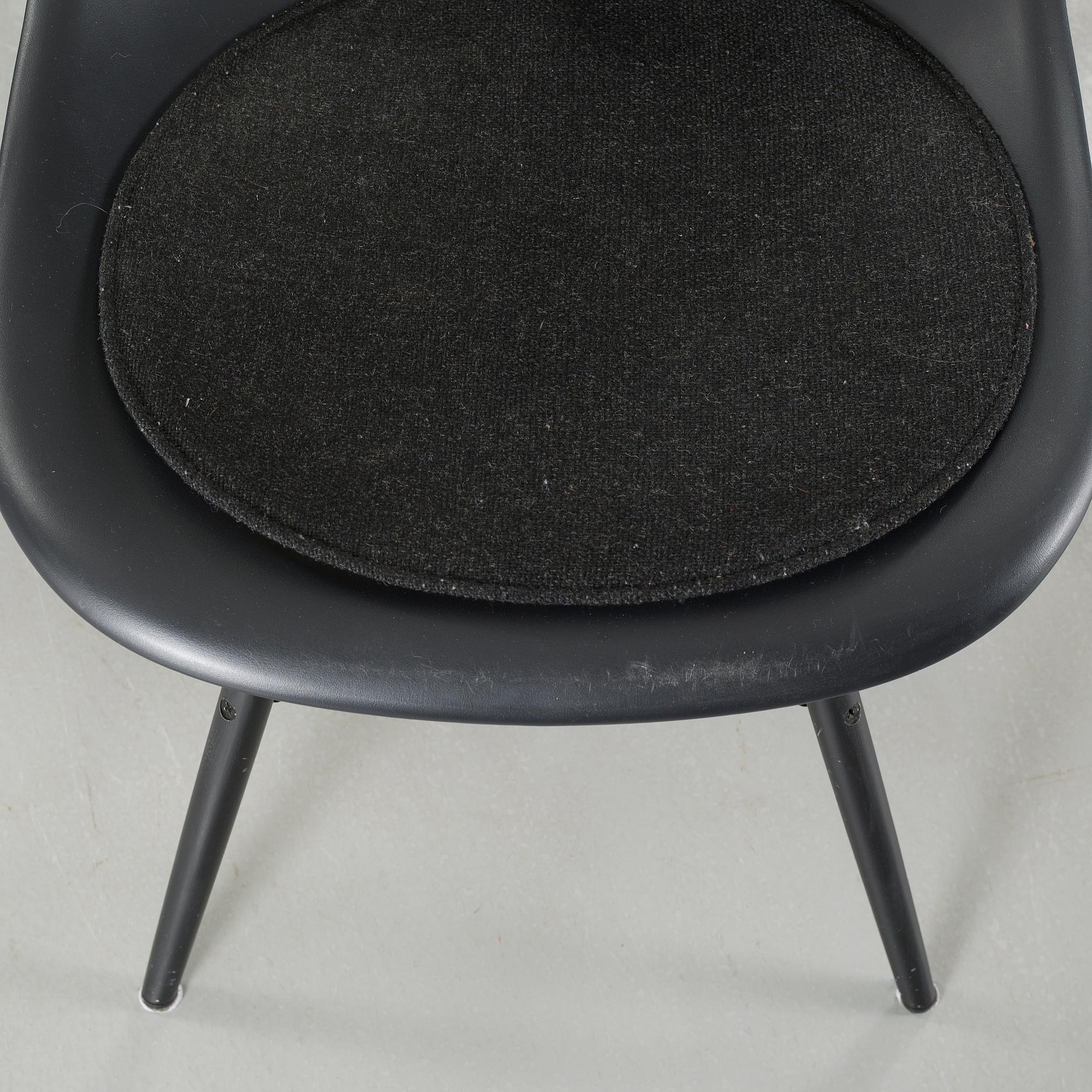 CHARLES & RAY EAMES, stolar, 6 st, Vitra, 2013.