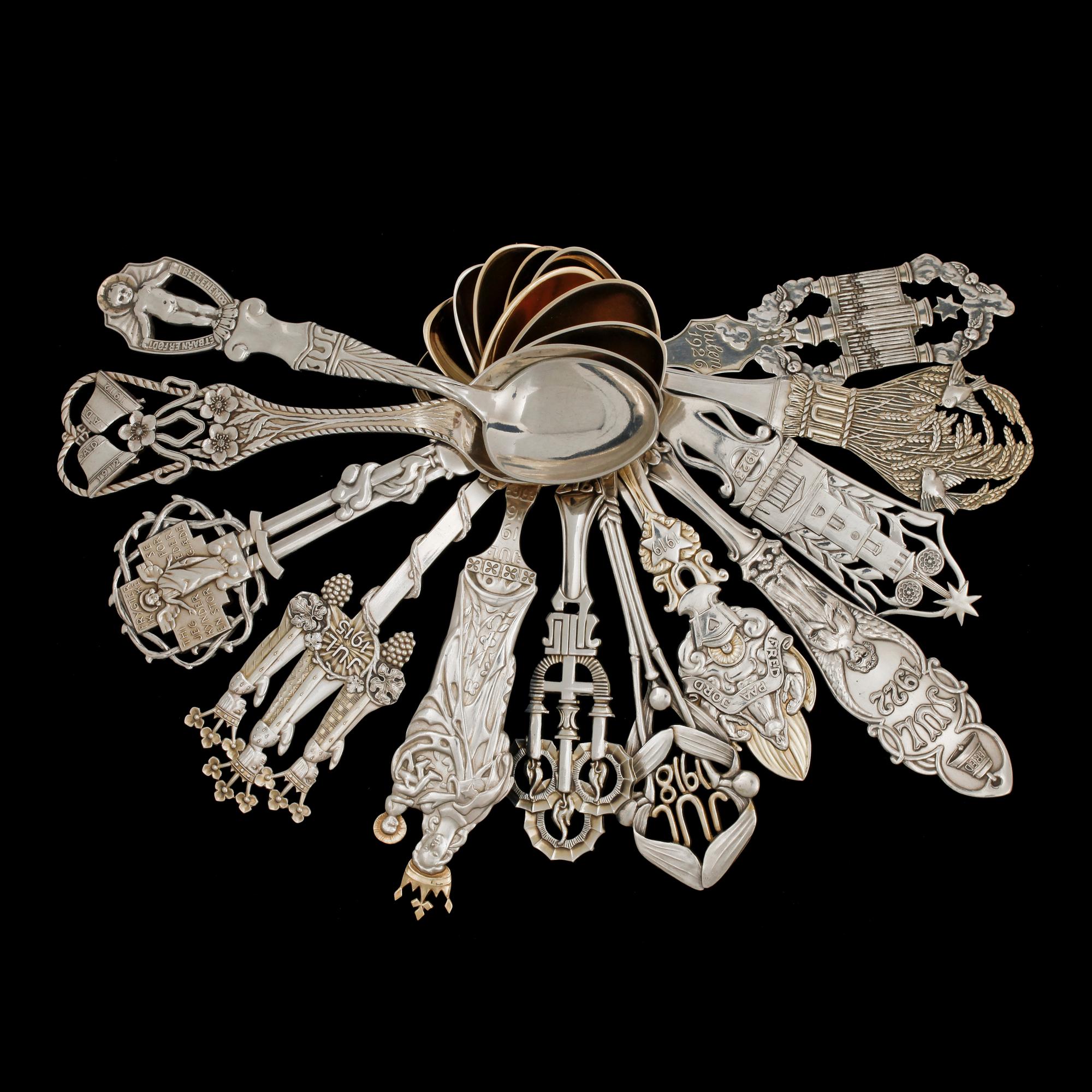 ÅRSSKEDAR, 12 st, silver, Danmark. 1900-talets första hälft. Tot vikt 576 g.