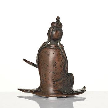 An elegant bronze sculpture of Guanyin, 17th/18th century.
