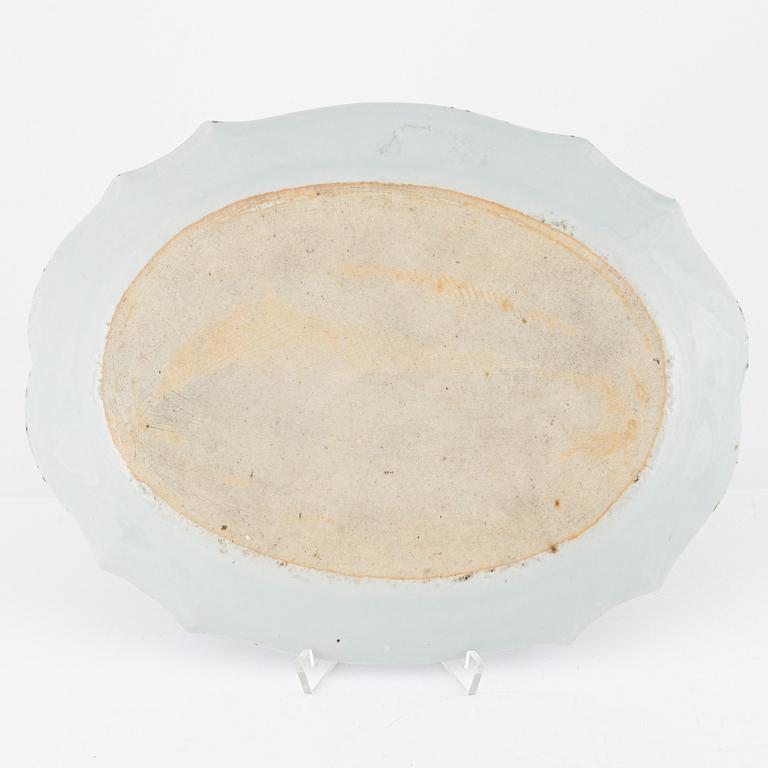 Stekfat, ett par, porslin, Kina, Qianlong (1736-95).