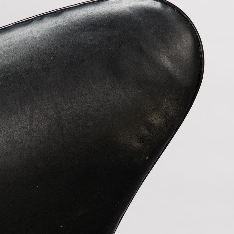 ARNE JACOBSEN, A 1960s arm chair "Egg chair" designed for Fritz Hansen, Denmark.
