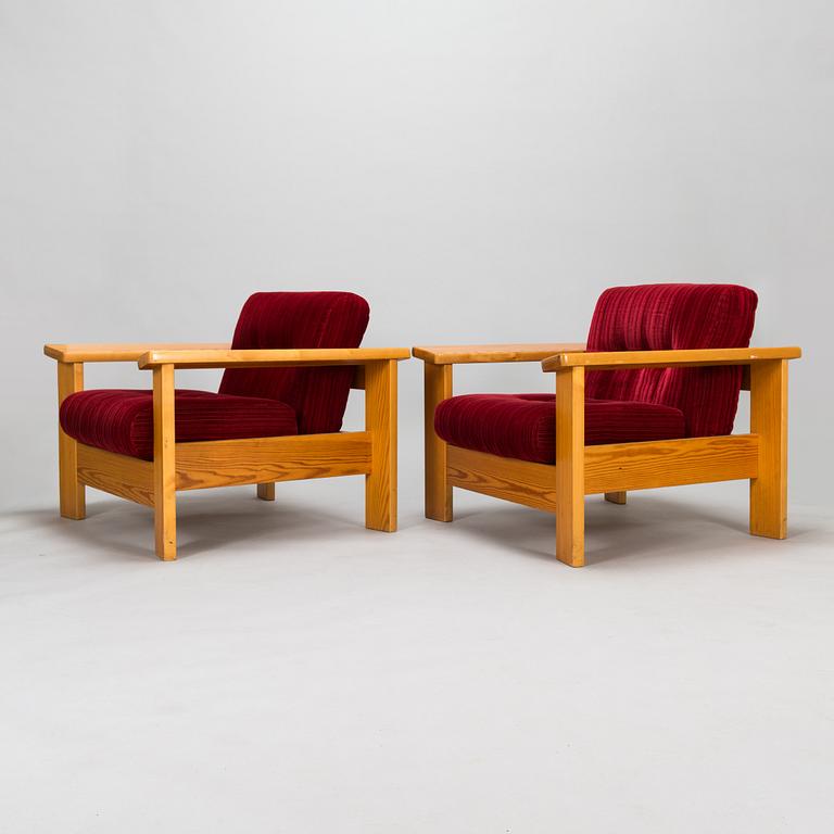 A pair of 1970's armchairs.