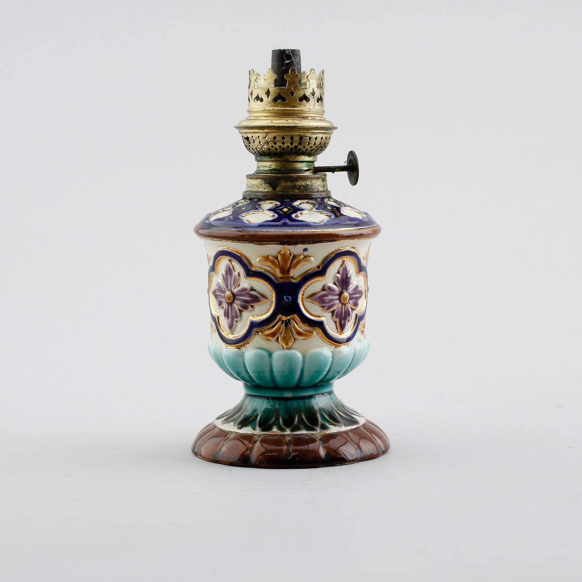 FOTOGENLAMPA, majolika, Rörstrand, omkring år 1900.