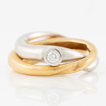 Ole Lynggaard ring "Fidelity" 18K gold and white gold with a round brilliant-cut diamond approximately 0.12 ct.