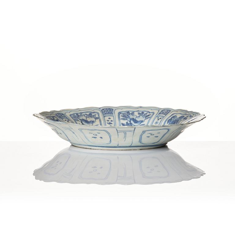 A blue and white kraak dish, Ming dynasty, Wanli (1572-1620).