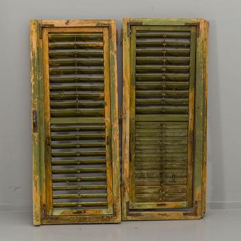 FÖNSTERLUCKOR, ett par, Europa 1900-talets första hälft.