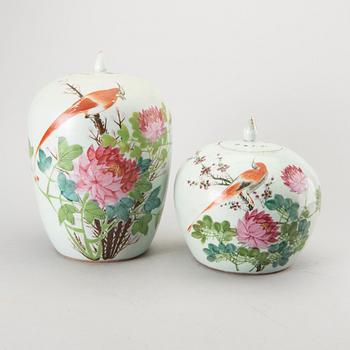 A set of two Chinese porcelain urns first half of the 20th century.