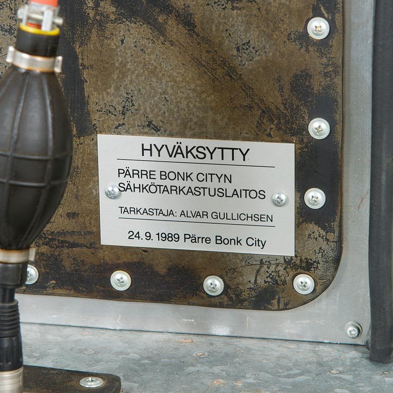 Alvar Gullichsen, "Hot-Spot Non-Standard Orbitizer" & Docent Udo D. Dröppeldorf, Raba Hiff, Bonk Business Inc.