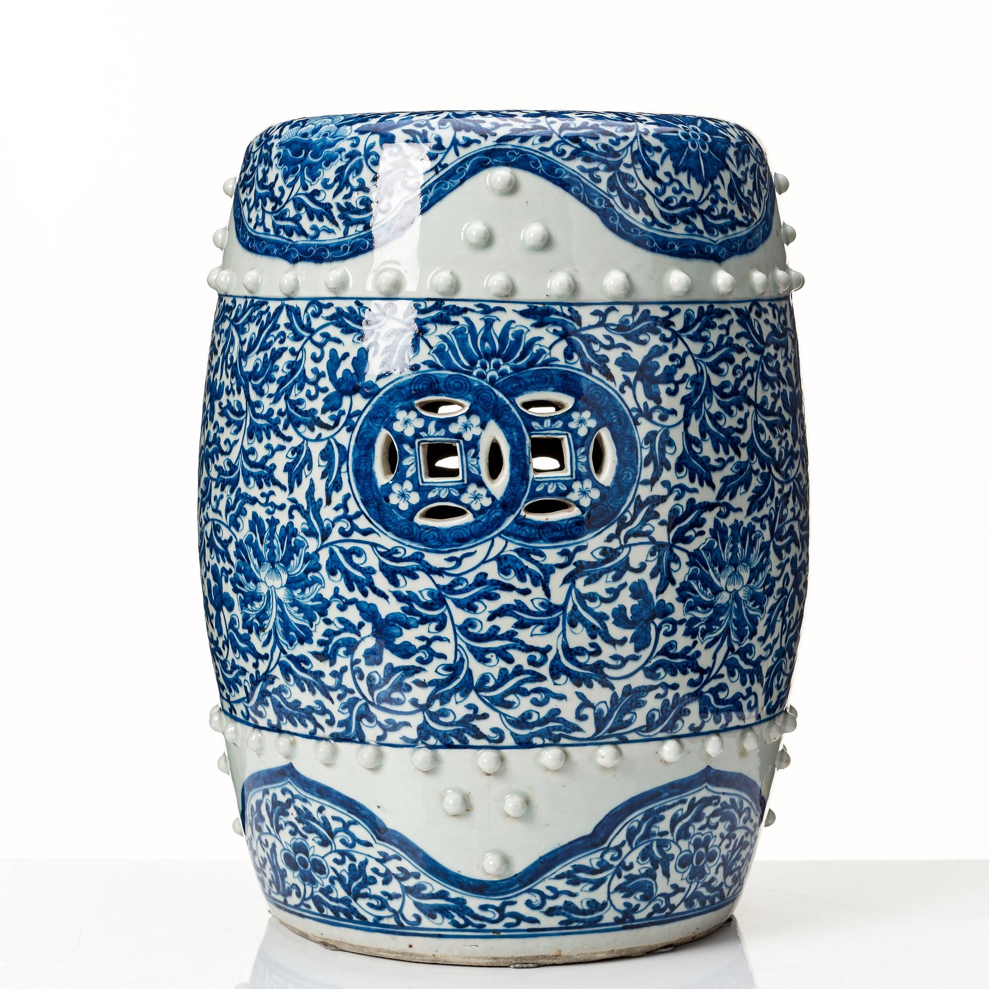 A blue and white garden seat, Qing dynasty, 19th Century.