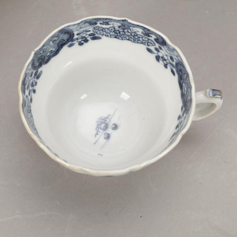 TESERVIS, 9 delar snarlika, porslin, Kina, Qianlong, (1736-1795).